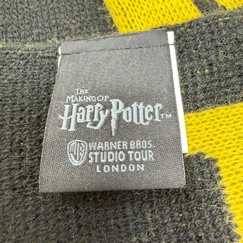 Universal Studios Harry Potter Hufflepuff Reversible Scarf‎ Black Yellow